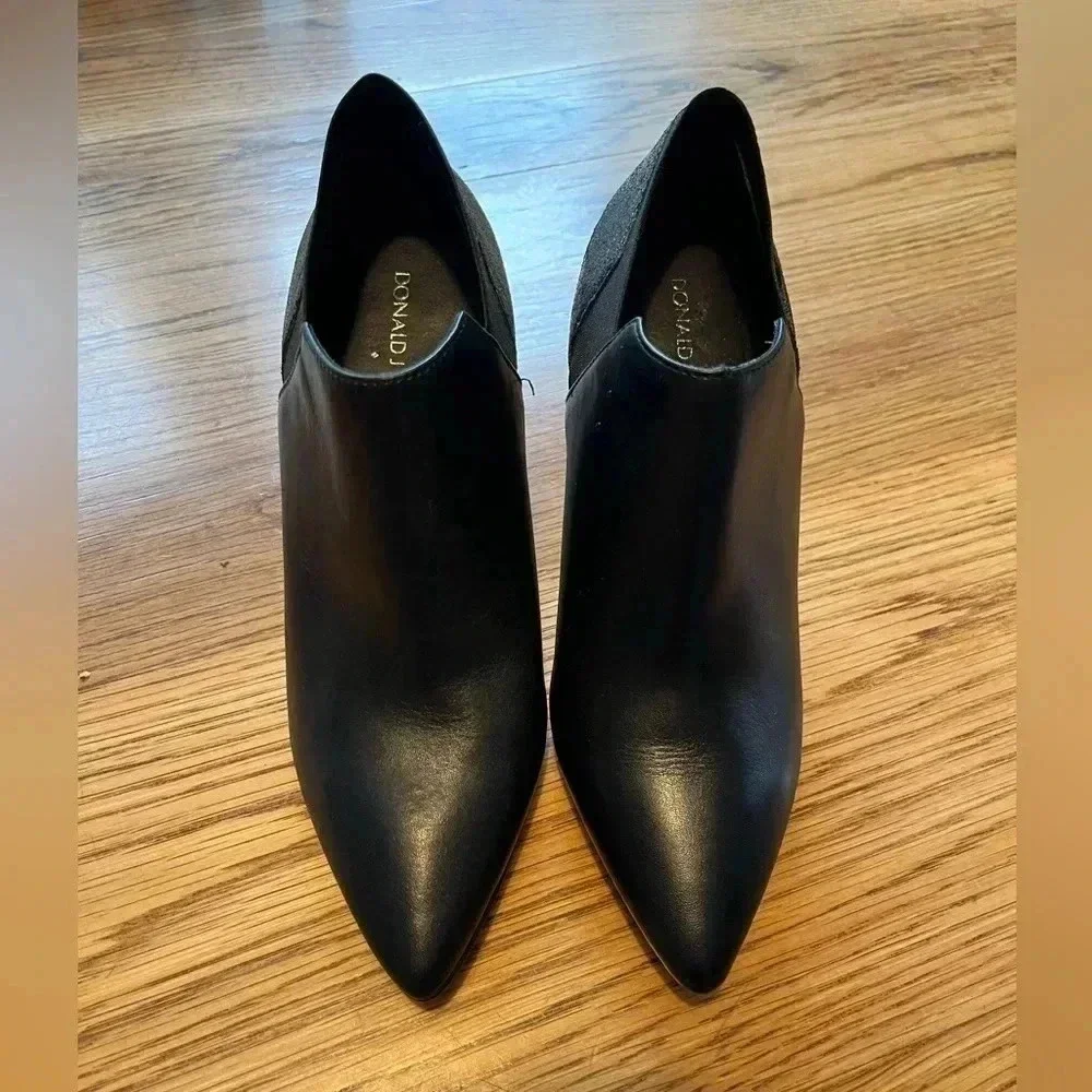 Donald J Pliner Tillie Leather Point Toe Pull On Chelsea Boot Bootie Size 5 1/2M